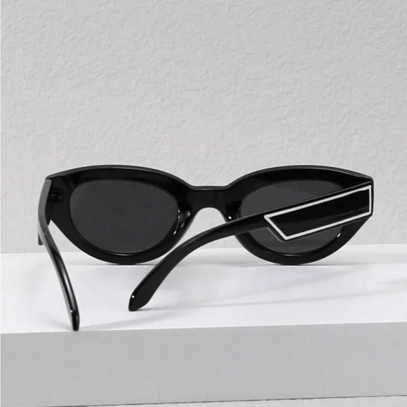 Funky Black & White Cat Eye Oval Shaped Sunglasses w Dark Grey Lens OS New - Picture 7 of 9